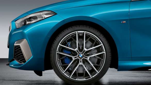 19" M Performance light alloy wheel 555 M BMW 2 Series Gran Coupé 19" M Performance light alloy wheel Double-spoke style 555 M Bicolour BMW 2 Series Gran Coupé Snapper Rocks blue metallic F44 exterior