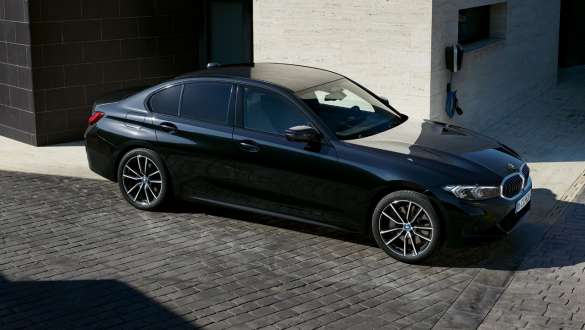 BMW 3 Series Sedan plug-in hybrid G20 three-quarter side view BMW 3 Series Sedan plug-in hybrid G20 three-quarter side view standing