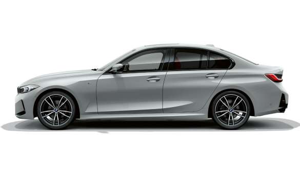BMW 3 Series Sedan LCI G20 side view standing BMW 3 Series Sedan LCI G20 Brooklyn Grey side view standing