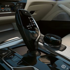 Control elements BMW 5 Series Sedan G30 Control elements in high-gloss Black BMW 5 Series Sedan G30 Facelift 2020 interior