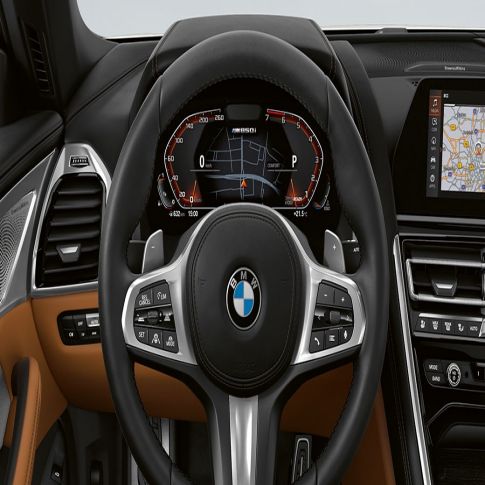 BMW M850i xDrive, M leather steering wheel with shift paddles and multifunction. BMW M850i xDrive, M leather steering wheel with shift paddles and multifunction.