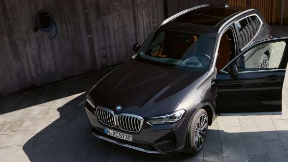 Plug-in hybrid technology BMW X3 xDrive30e G01 Sophisto Grey 2021 Plug-in hybrid technology BMW X3 xDrive30e G01 Sophisto Grey three-quarter front view 2021