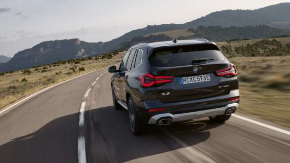 Plug-in hybrid BMW X3 xDrive30e G01 Drive modes Sophisto Grey rear shot driving 2021 Plug-in hybrid BMW X3 xDrive30e G01 Drive modes 2021