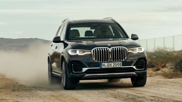 Executive Drive Pro: BMW X7 driving offroad BMW X7 driving offroad