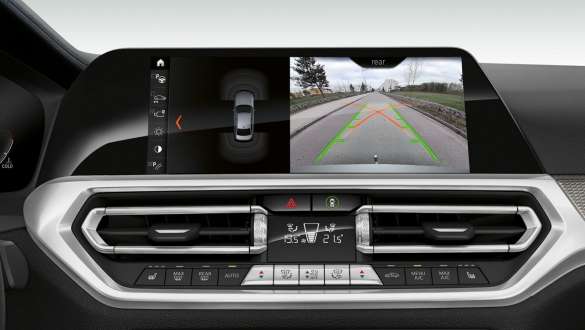 BMW ซีรีส์ 3 Sedan (G20), Parking Assistant Plus ภาพโคลสอัพด้านหน้าของจอแสดงผลในห้องโดยสารของ BMW ซีรีส์ 3 Sedan (G20) พร้อม Parking Assistant Plus