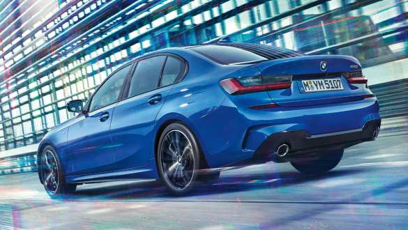 BMW ซีรีส์ 3 Sedan (G20), ระบบกันสะเทือน Adaptive M มุมมองแบบ 3/4 ส่วนด้านท้ายของ BMW ซีรีส์ 3 Sedan (G20) พร้อมระบบกันสะเทือน Adaptive M ขณะขับขี่