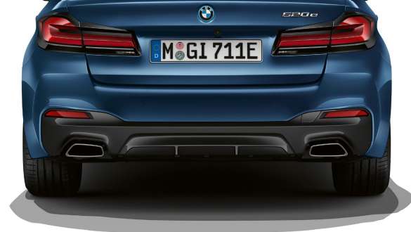 Trapezoidal exhaust tailpipe trim BMW 5 Series Sedan G30 Trapezoidal exhaust tailpipe trim BMW 5 Series Sedan G30 Facelift 2020 close-up rear
