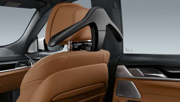 ที่แขวนเสื้อจาก BMW สีดำระบบ Travel & Comfortของ BMW ซีรีส์ 6 Gran Turismo G32 2020 ภาพโคลสอัพที่แขวนเสื้อจาก BMW สีดำระบบ Travel & Comfort ใน BMW ซีรีส์ 6 Gran Turismo