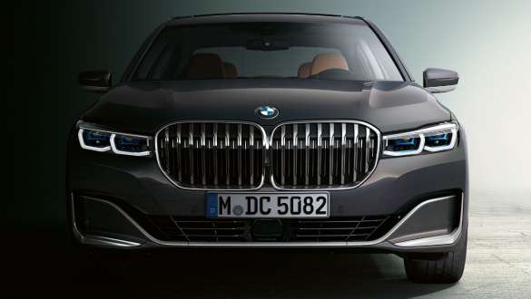 BMW 7 Series Sedan G11 G12 2019 front view BMW 7 Series Sedan G11 G12 2019 Bernina Grey Amber Effect front view