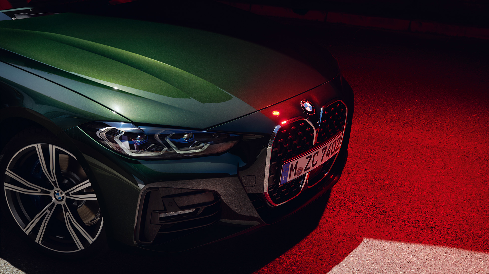 Front view double kidney grille BMW 4 Series Convertible G23 2020 BMW 4 Series Convertible G23 2020 Sanremo Green metallic front view standing close-up double kidney grille