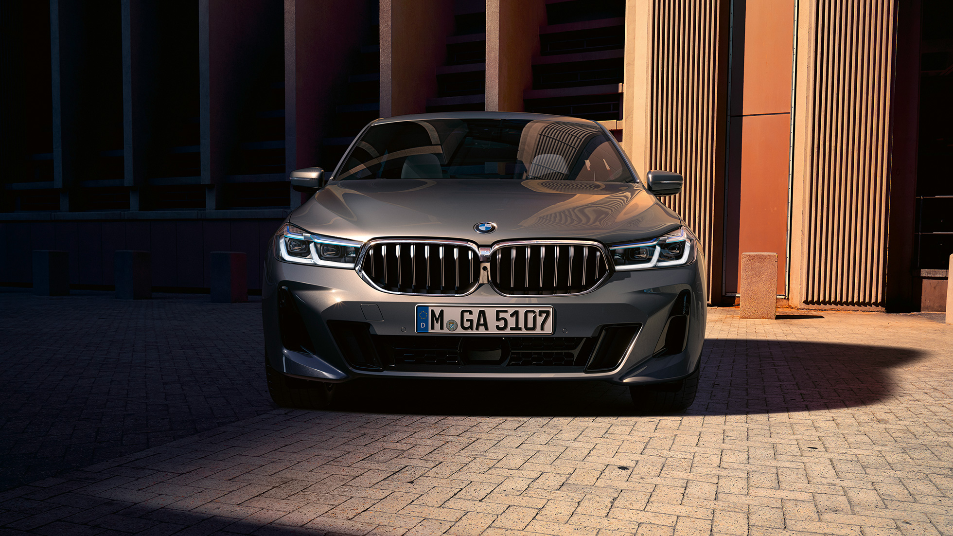 ด้านหน้าของ BMW 6 Series Gran Turismo G32 2020 งานดีไซน์ด้านหน้าของ BMW 6 Series Gran Turismo 640i xDrive G32 2020 สี Bernina Grey