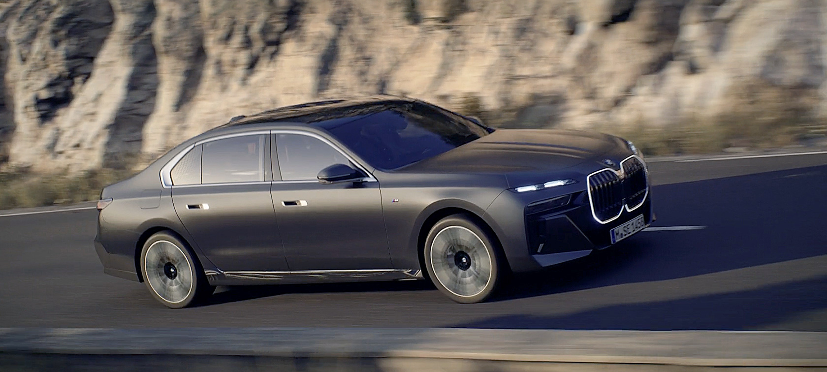 BMW 7 Series Sedan G70 ICE 740i แพ็คเกจ M sports ขับขี่ที่ปราดเปรียวของ BMW 7 Series Sedan G70 ICE 740i แพ็คเกจ M sports