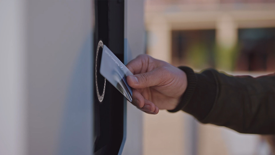 BMW iX i20 electric SUV public charging Video BMW iX i20 2021 electric SUV public charging Video
