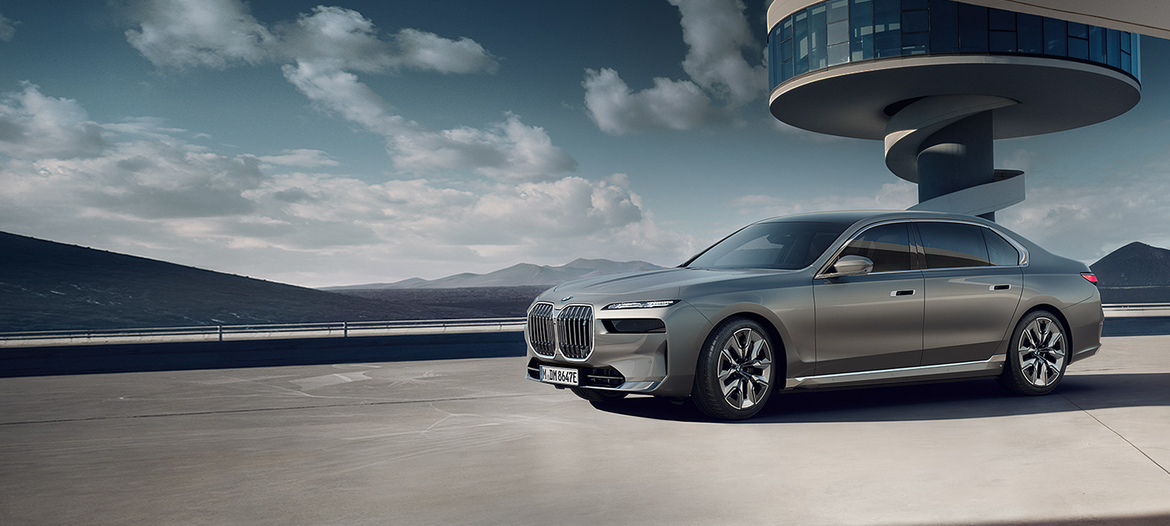 มุมมองด้านข้างของ BMW ซีรีส์ i7 G70 2022 สี Oxid grey metallic จาก BMW Individual