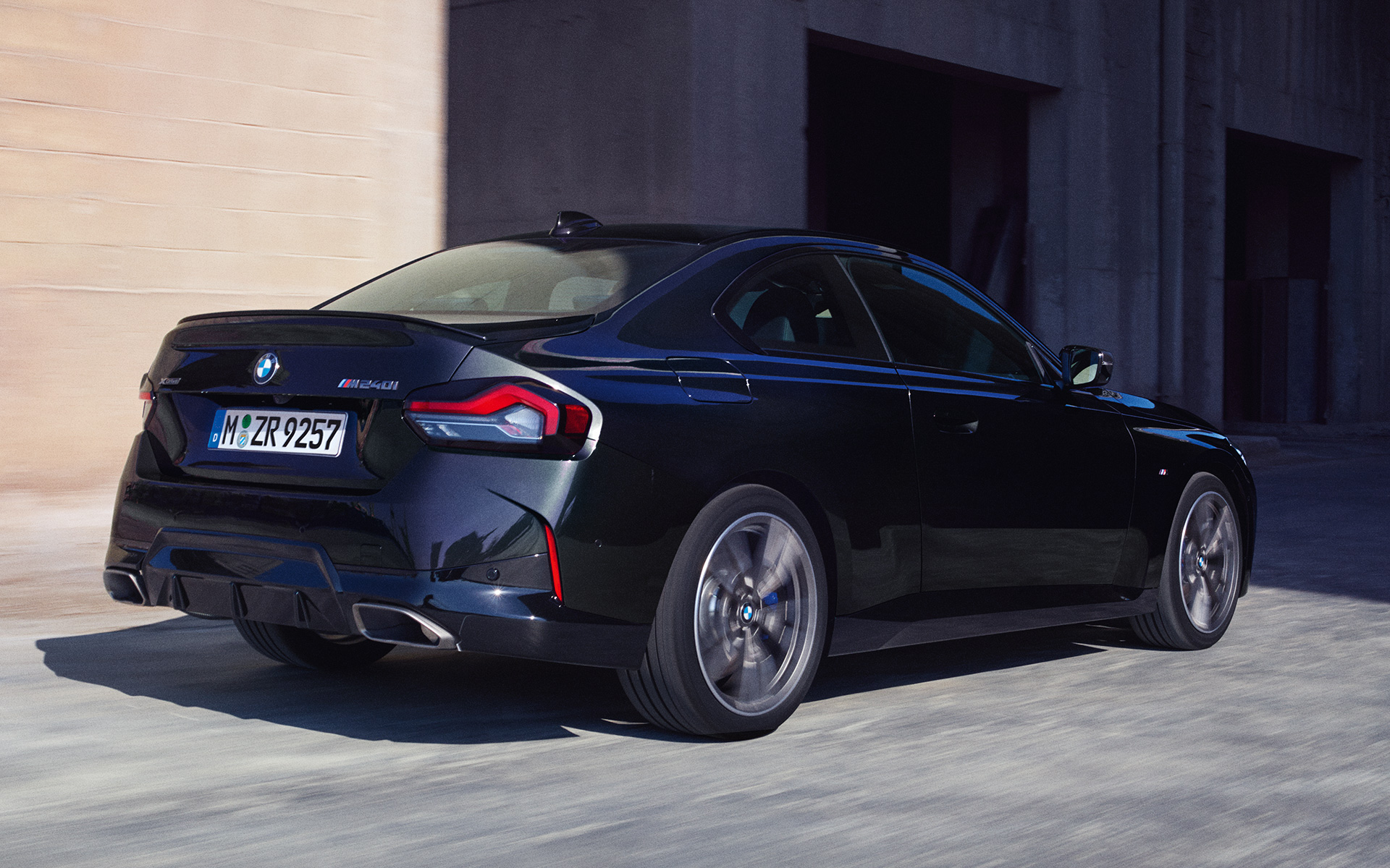 BMW M240i G42 ดีไซน์ท้ายรถดุดัน ดีไซน์ท้ายรถดุดันของ BMW M240i G42