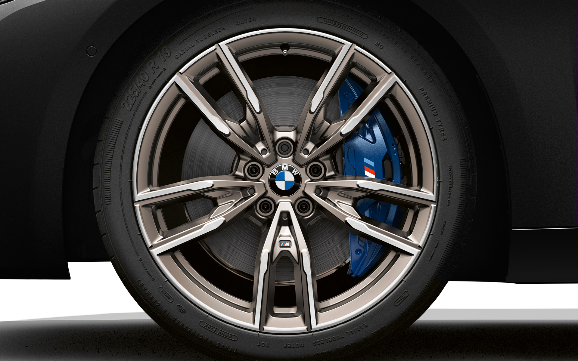 BMW M240i G42 เบรก M Sport สีน้ำเงินเข้มเงา เบรก M Sport สีน้ำเงินเข้มเงาของ BMW M240i G42
