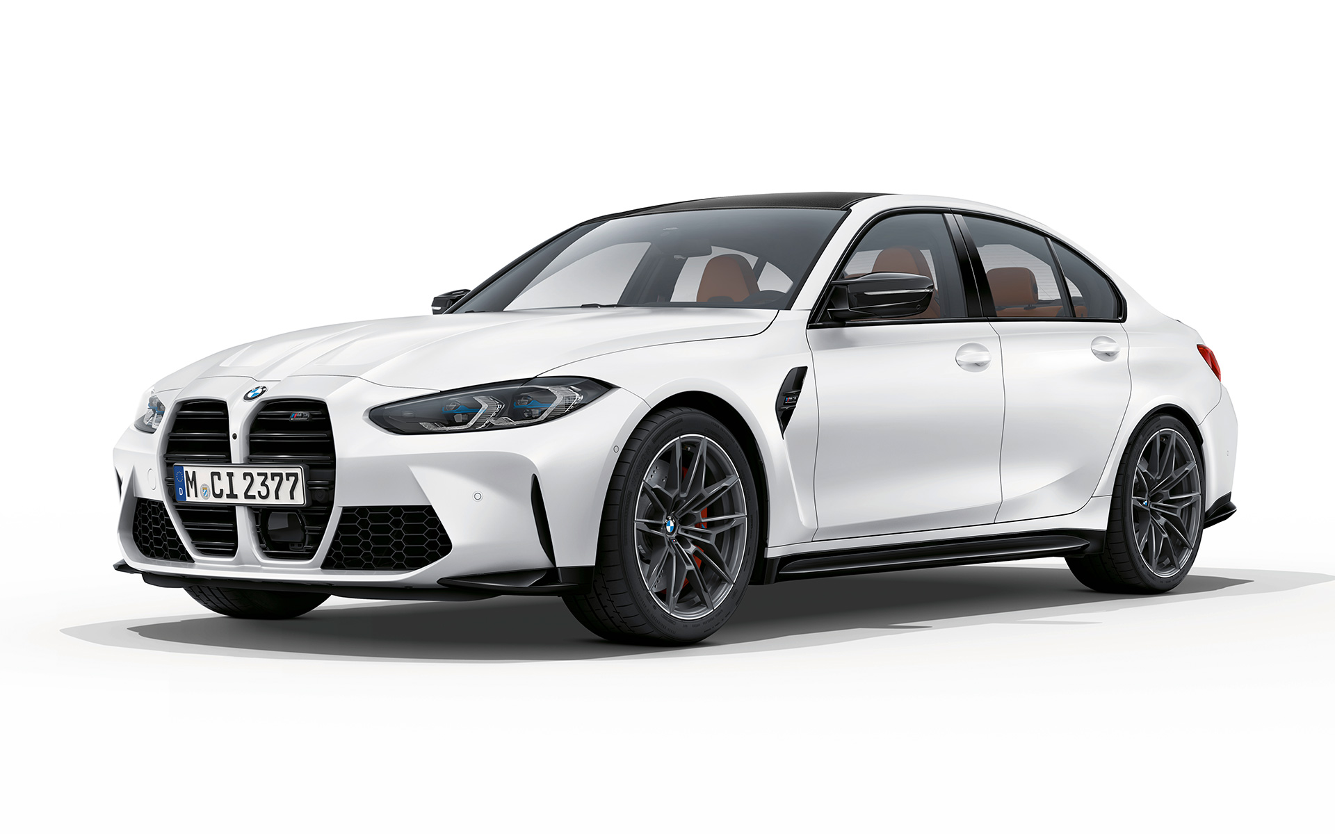 มุมมองด้านหน้าแบบ 3/4 ของ BMW M3 Competition G80 2020 สี Frozen Brilliant White metallic
