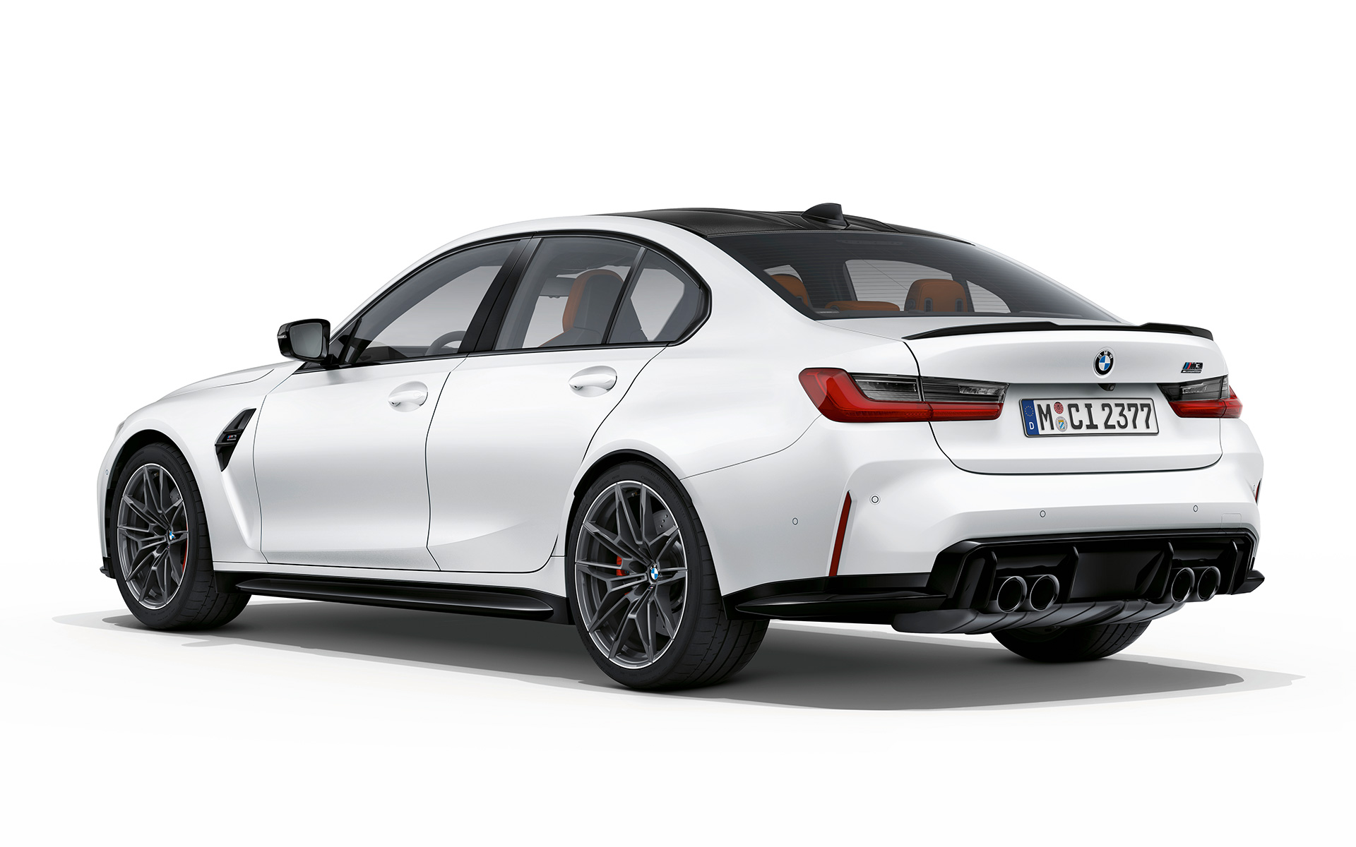 มุมมองด้านหลังแบบ 3/4 ของ BMW M3 Competition G80 2020 สี Frozen Brilliant White metallic