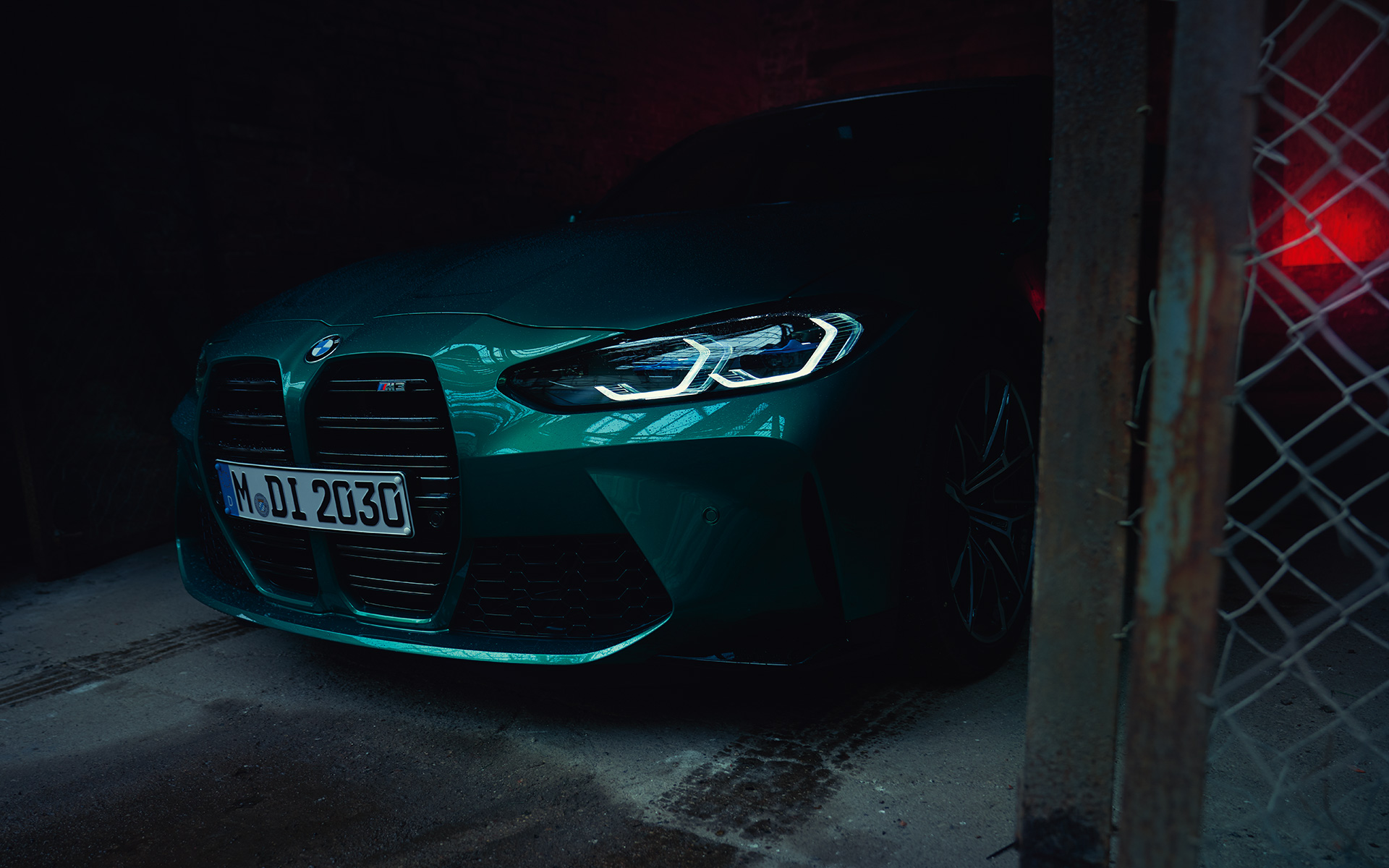 ภาพด้านข้างฝั่งหน้าของ BMW M3 Sedan G80 2020 สี Isle of Man Green metallic