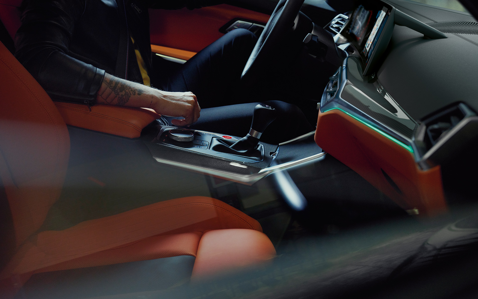 ภายในห้องโดยสารส่วนที่นั่งคนขับของ BMW M3 Sedan G80 2020