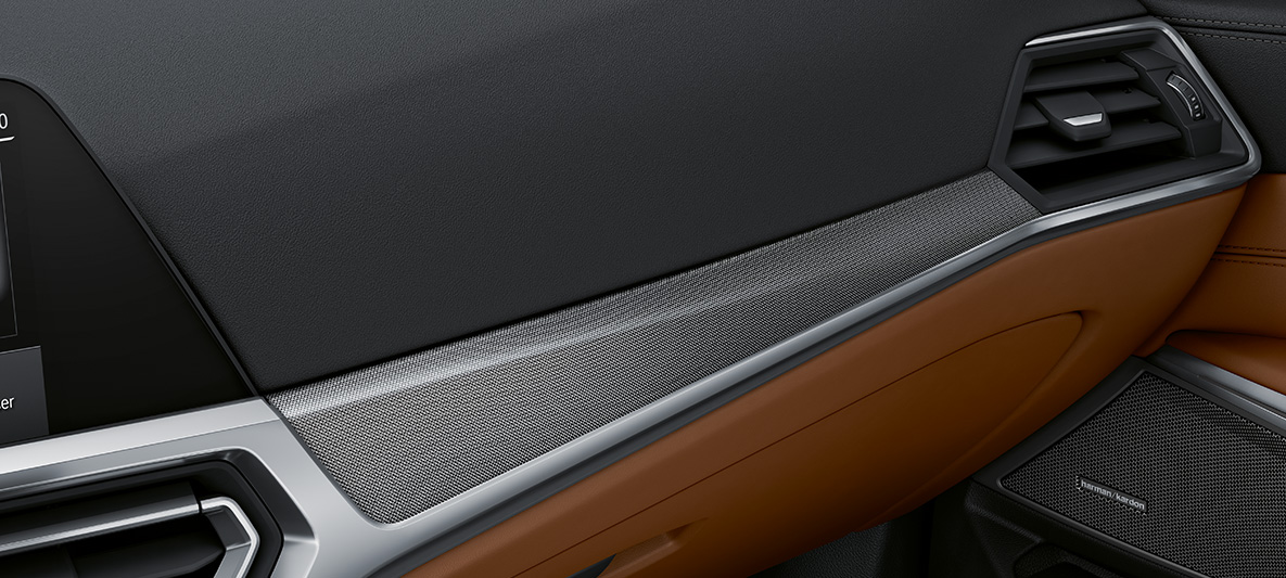 BMW Individual interior trims Aluminium fabric high-gloss BMW M4 Coupé G82 2020 interior BMW Individual interior trim finishers Aluminium fabric high-gloss with highlight trim finisher in Pearl Chrome BMW M4 Coupé G82 2020 interior