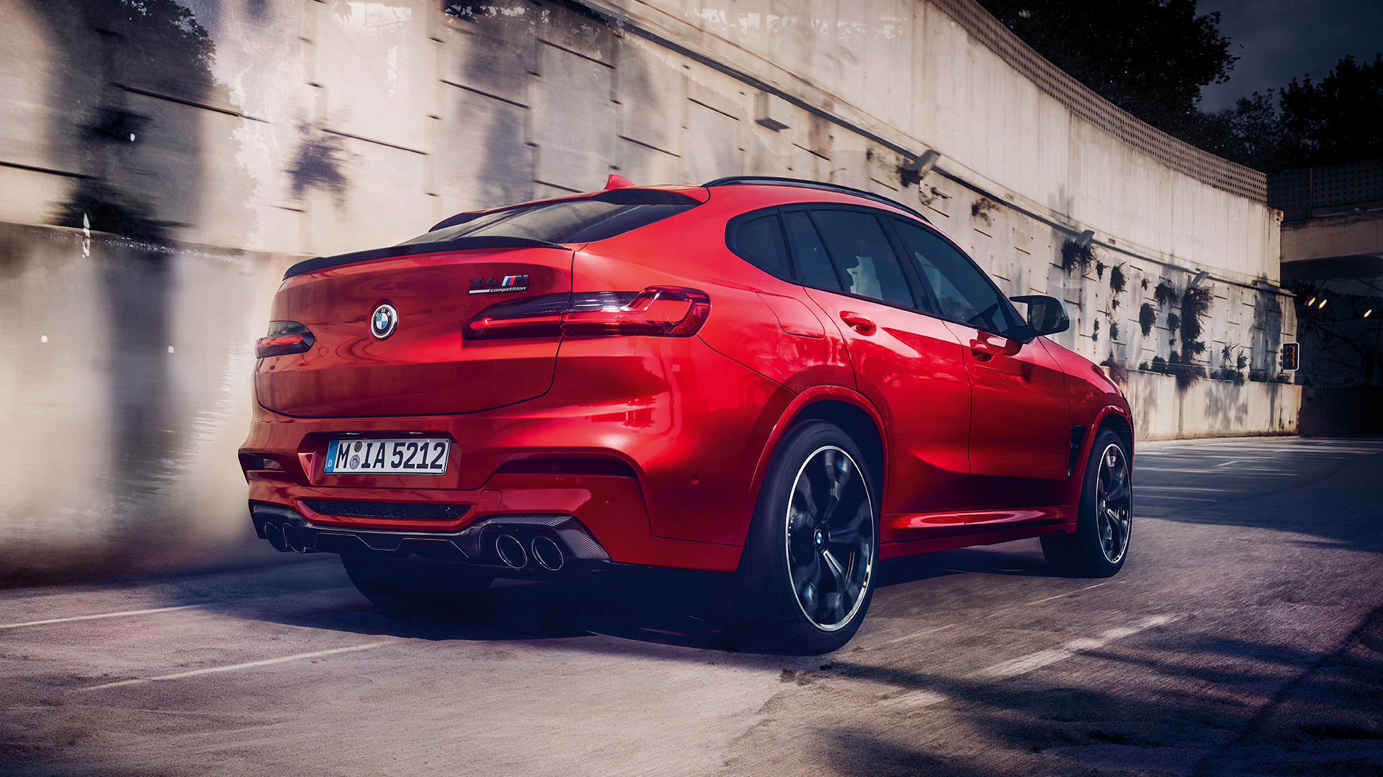 BMW X4 M, lateral rear view. BMW X4 M in Toronto Red metallic, exterior, lateral rear view.