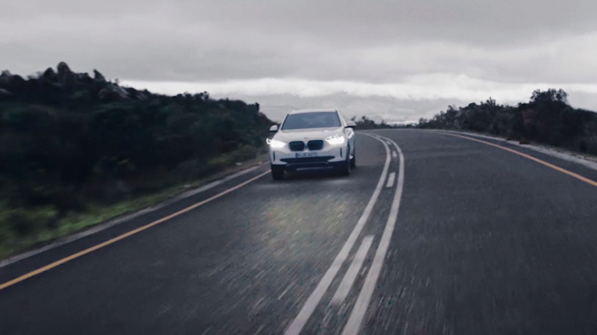 BMW iX3 G08 driving dynamics video BMW iX3 G08 2020 Mineral White metallic driving dynamics video