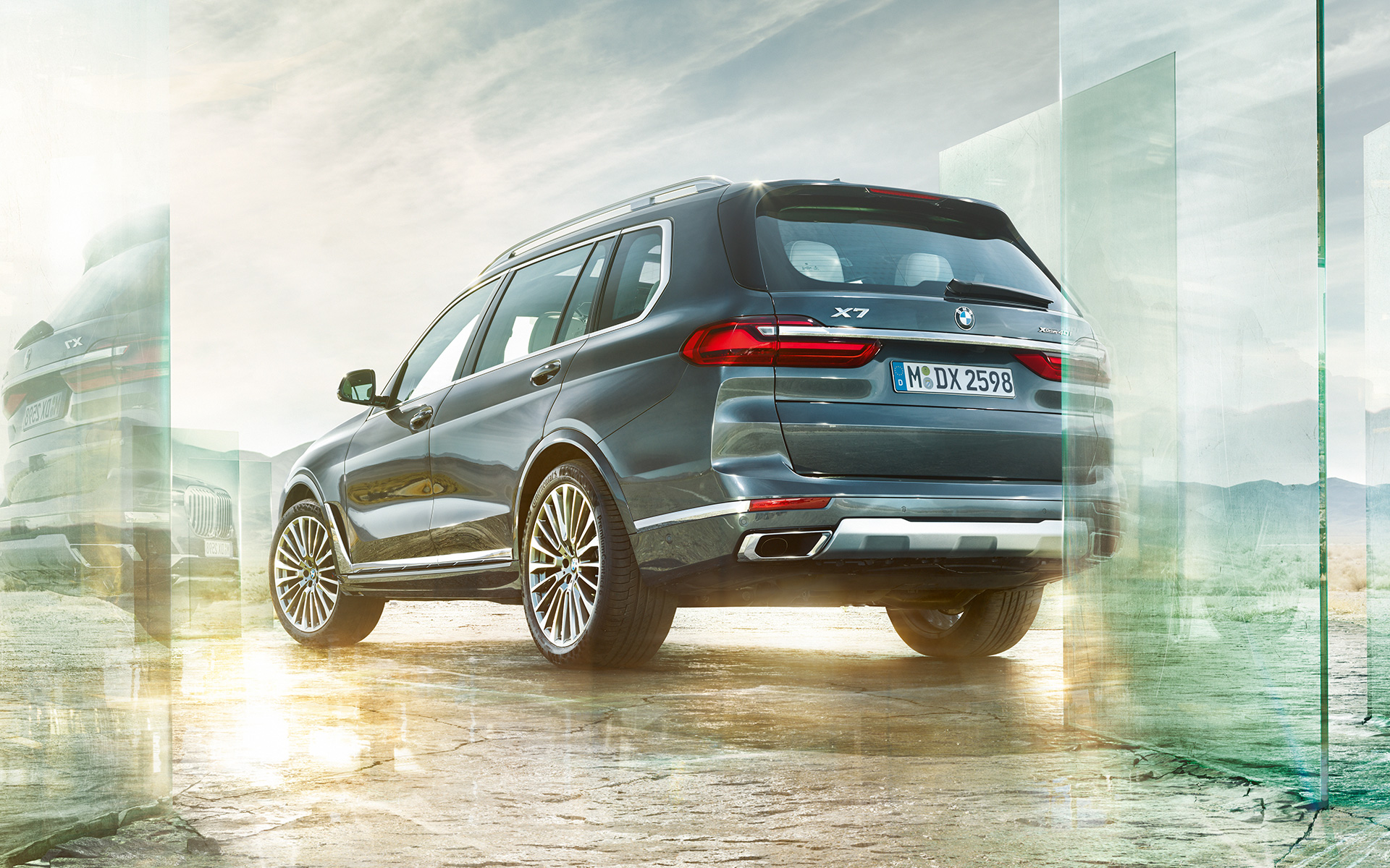 ภาพมุมต่ำด้านหลังแบบสามในสี่ส่วนของ BMW X7 G07 2019 ภาพมุมต่ำด้านหลังแบบสามในสี่ส่วนของ BMW X7 G07 2019