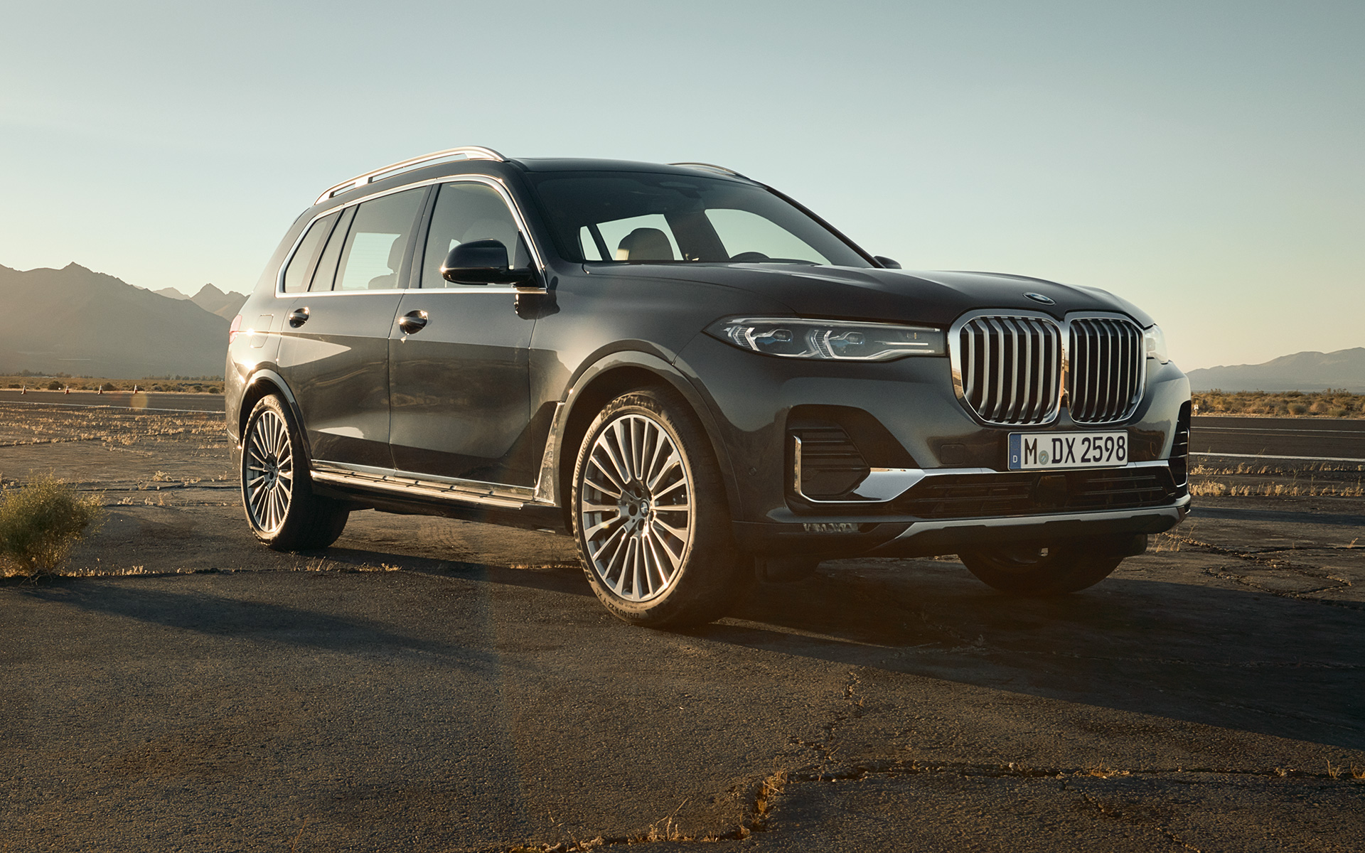 มุมมองด้านหลังแบบสามในสี่ส่วนของระบบ Executive Drive Pro G07 2019 ของ BMW X7 มุมมองด้านหลังแบบสามในสี่ส่วนของระบบ Executive Drive Pro G07 2019 ของ BMW X7