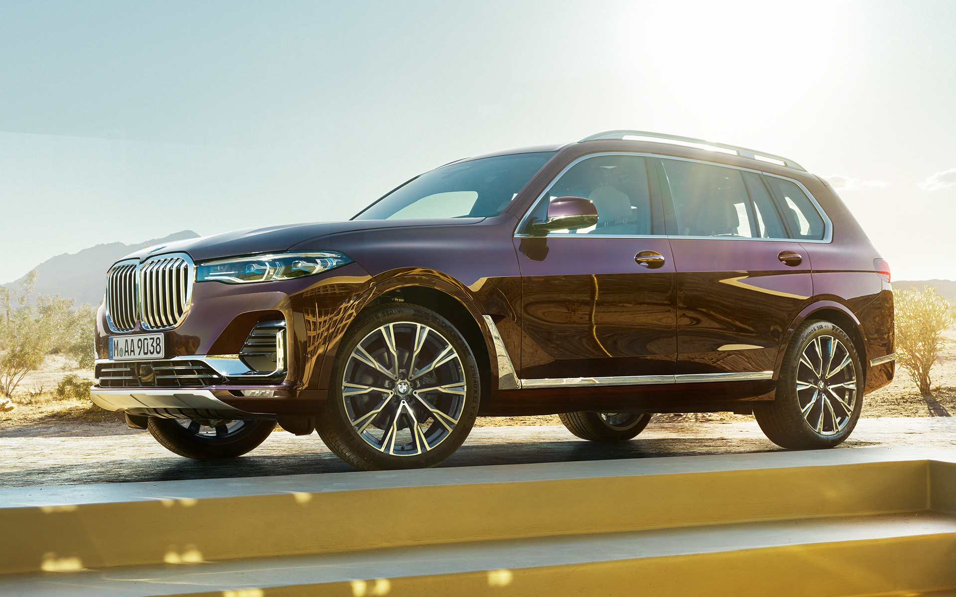 มุมมองด้านข้าง BMW X7 Individual xDrive40i G07 2018 สี ametrin metallic มีพื้นหลังเป็นทะเลทราย มุมมองด้านข้าง BMW X7 Individual xDrive40i G07 2018 สี ametrin metallic มีพื้นหลังเป็นทะเลทราย