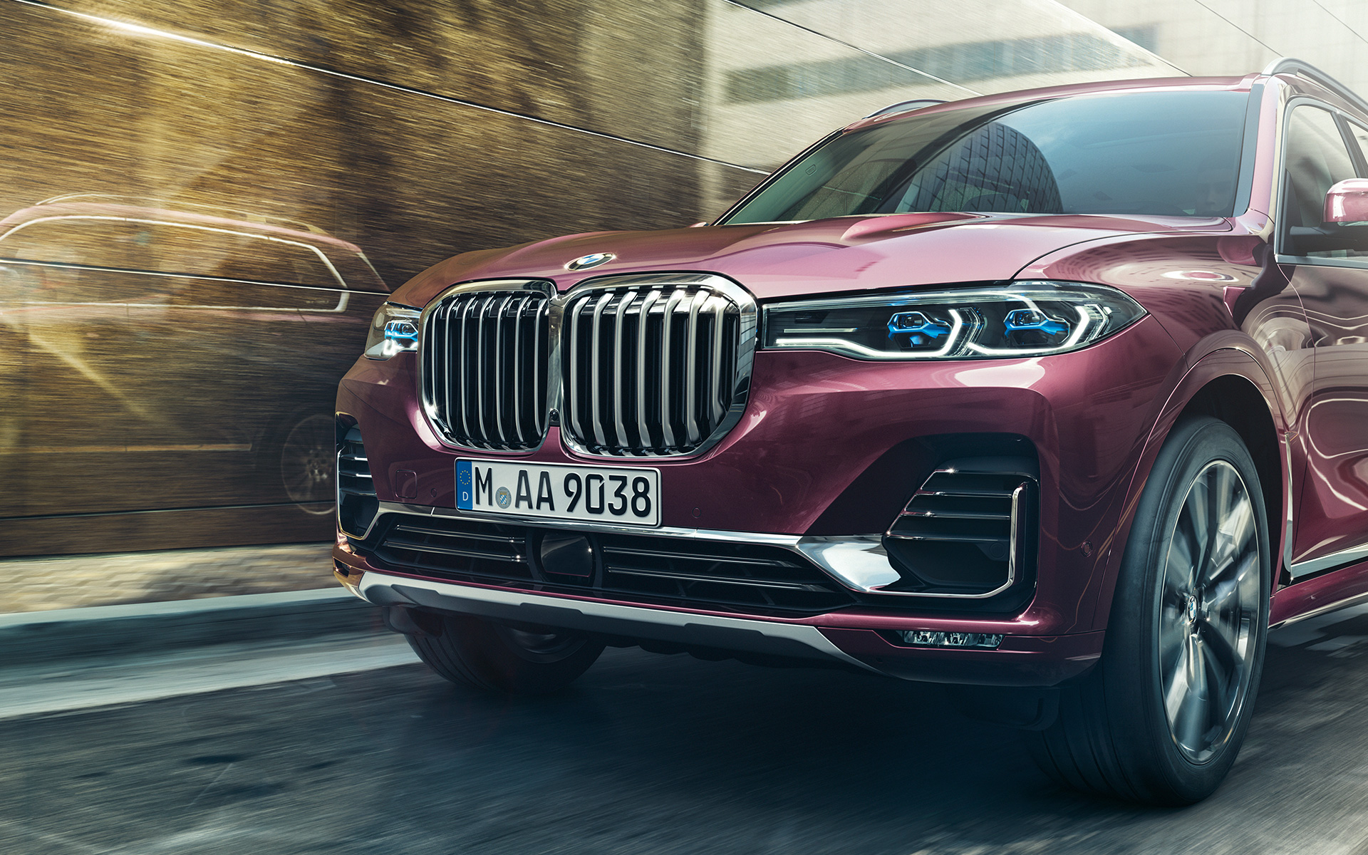 มุมมองด้านหน้าแบบสามในสี่ส่วน BMW X7 Individual xDrive40i G07 2018 สี ametrin metallic มุมมองด้านหน้าแบบสามในสี่ส่วน BMW X7 Individual xDrive40i G07 2018 สี ametrin metallic