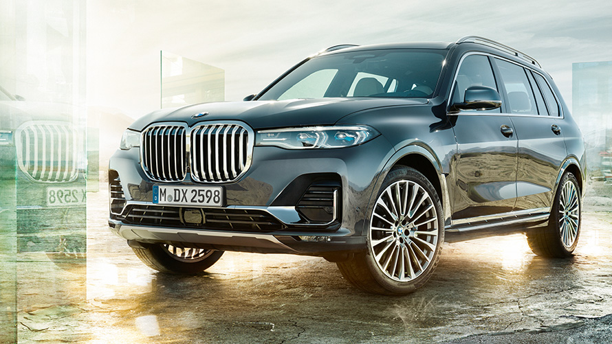 มุมมองด้านหน้าแบบสามในสี่ส่วนของ BMW X7 2019 G07 สี arctic grey มุมมองด้านหน้าแบบสามในสี่ส่วนของ BMW X7 2019 G07 สี arctic grey