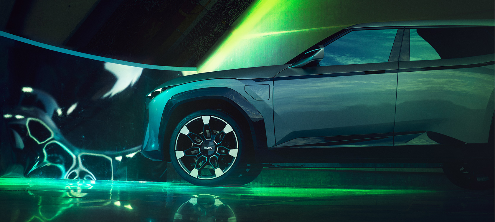 BMW Concept XM (G09) มุมมองด้านข้าง BMW Concept XM (G09) มุมมองด้านข้าง