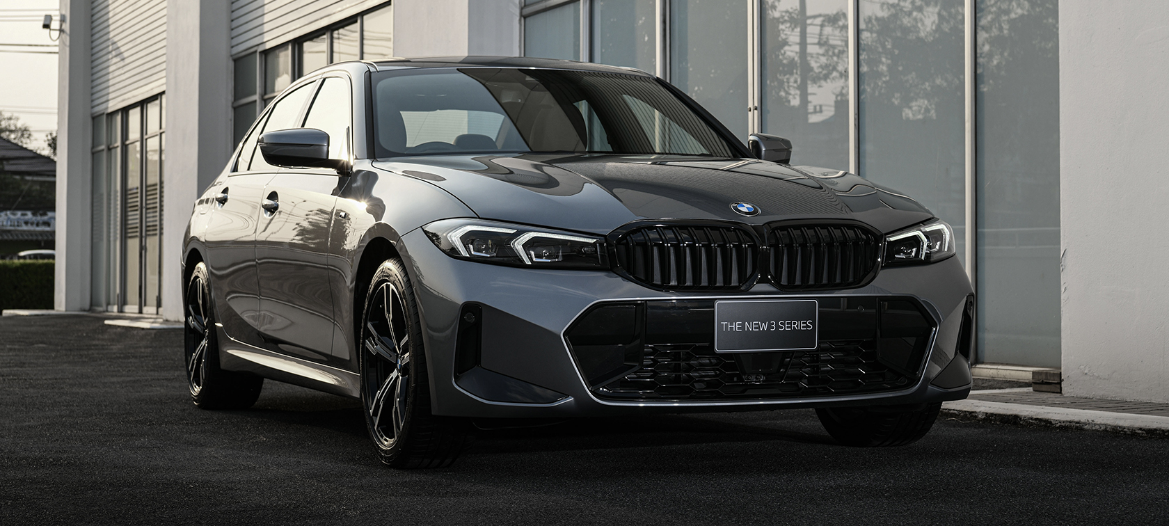 ภาพมุมมองของ BMW 3 Series Gran Sedan G28 2022 ใหม่ สี Cashmere Silver metallic