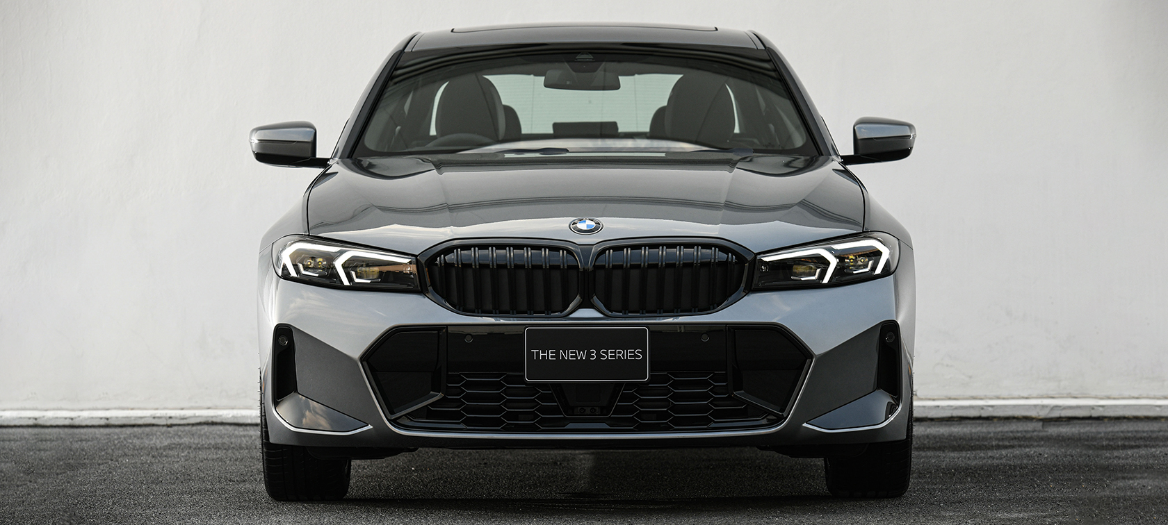 BMW 3 Series Gran Sedan G28 2021 ใหม่ ภาพมุมมองด้านหน้าแบบ 3/4 ขณะขับขี่