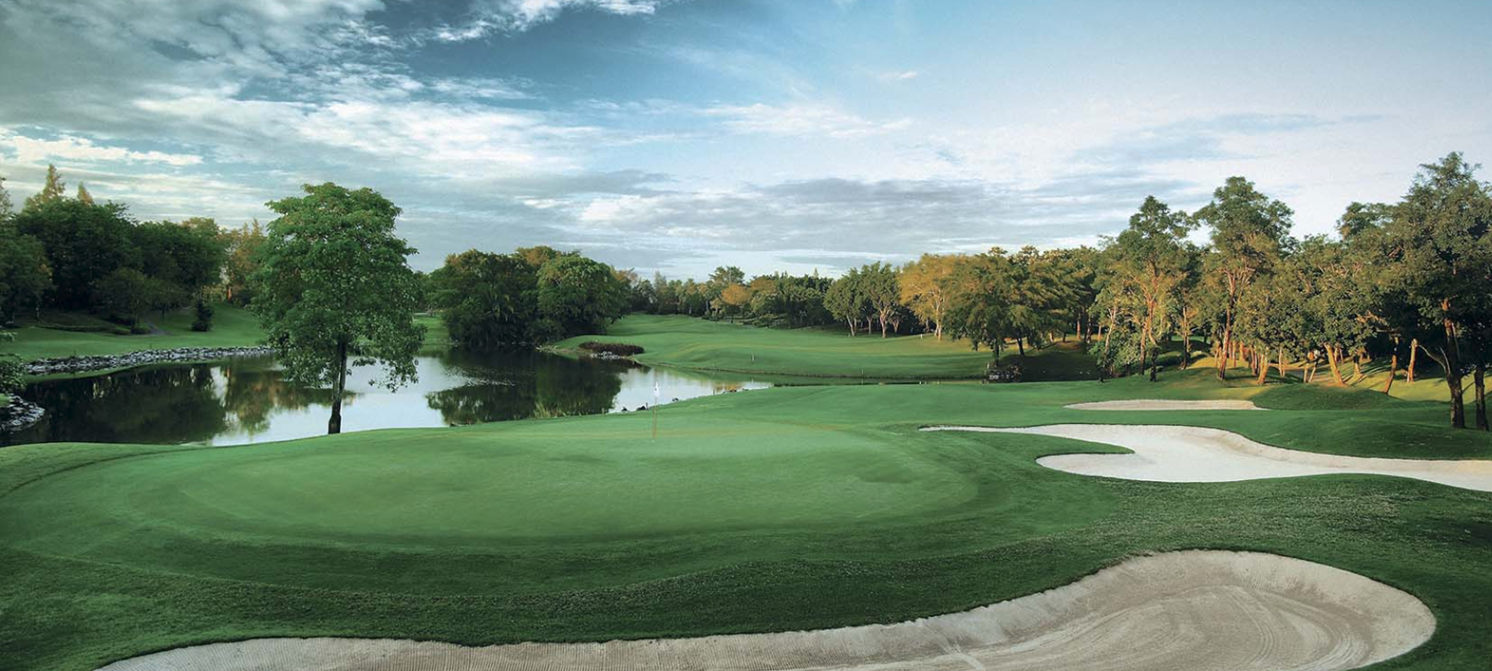 ELITE EXCELLENCE. / GOLFING EXPERIENCE. ELITE EXCELLENCE. / GOLFING EXPERIENCE.