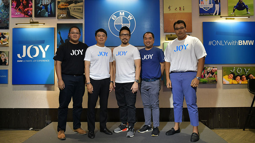 Khun Sethipong Anutarasoti (3rd from left), General Manager Marketing, BMW Thailand brings to life JOY experiences with golf partners; Khun Tanaphol Rodpinyo (far left), Executive Director, Niche; Khun Kunpoj Kittiratsiri (2nd from left), Chief Executive Officer, Golf Channel; Khun Piriyah Tiyavutiroj (4th from left), General Manager, Golf Revolution Co., Ltd. and Khun Papat Prajyabhorn (far right), Business Director, Niche. Khun Sethipong Anutarasoti (3rd from left), General Manager Marketing, BMW Thailand brings to life JOY experiences with golf partners; Khun Tanaphol Rodpinyo (far left), Executive Director, Niche; Khun Kunpoj Kittiratsiri (2nd from left), Chief Executive Officer, Golf Channel; Khun Piriyah Tiyavutiroj (4th from left), General Manager, Golf Revolution Co., Ltd. and Khun Papat Prajyabhorn (far right), Business Director, Niche.