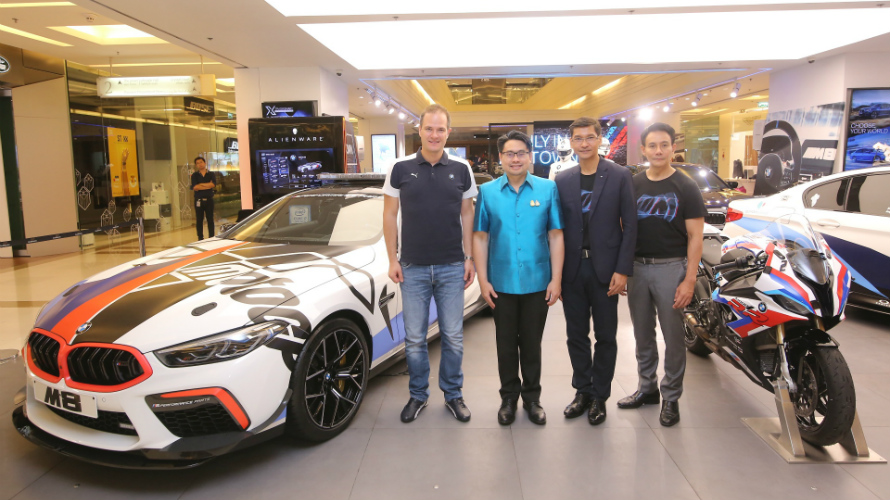 Mr. Christian Samlowski, Head of BMW Motorrad Thailand (left) Khun Krisda Utamote, Director Corporate Communications, BMW Group Thailand (2nd from right) Dr. Gongsak Yodmani, Governor of the Sports Authority of Thailand (2nd from left) Khun Saran Uttavethvoravut, Sales Director, Millennium Auto (right) in celebrating the occasion. Mr. Christian Samlowski, Head of BMW Motorrad Thailand (left) Khun Krisda Utamote, Director Corporate Communications, BMW Group Thailand (2nd from right) Dr. Gongsak Yodmani, Governor of the Sports Authority of Thailand (2nd from left) Khun Saran Uttavethvoravut, Sales Director, Millennium Auto (right) in celebrating the occasion.