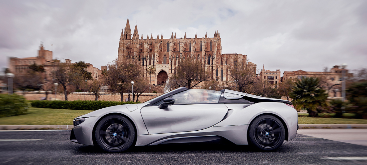 THE NEW BMW i8 Roadster. Clean wind in your hair. THE NEW BMW i8 Roadster. Clean wind in your hair.