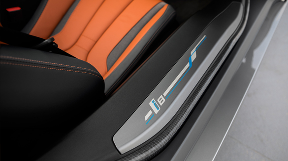 THE NEW BMW i8 Roadster. Clean wind in your hair. THE NEW BMW i8 Roadster. Clean wind in your hair.