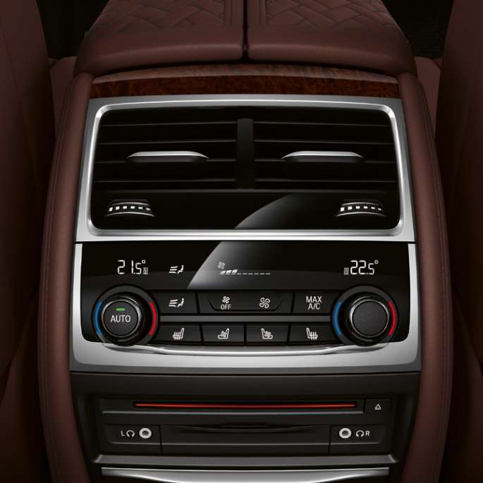 BMW 7 Series Sedan M Sport package, Climate control system BMW 7 Series Sedan M Sport package: Close-up of Climate control system